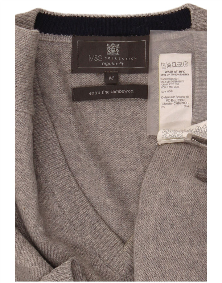 Suéter masculino Marks & Spencer regular fit com decote em V cinza médio