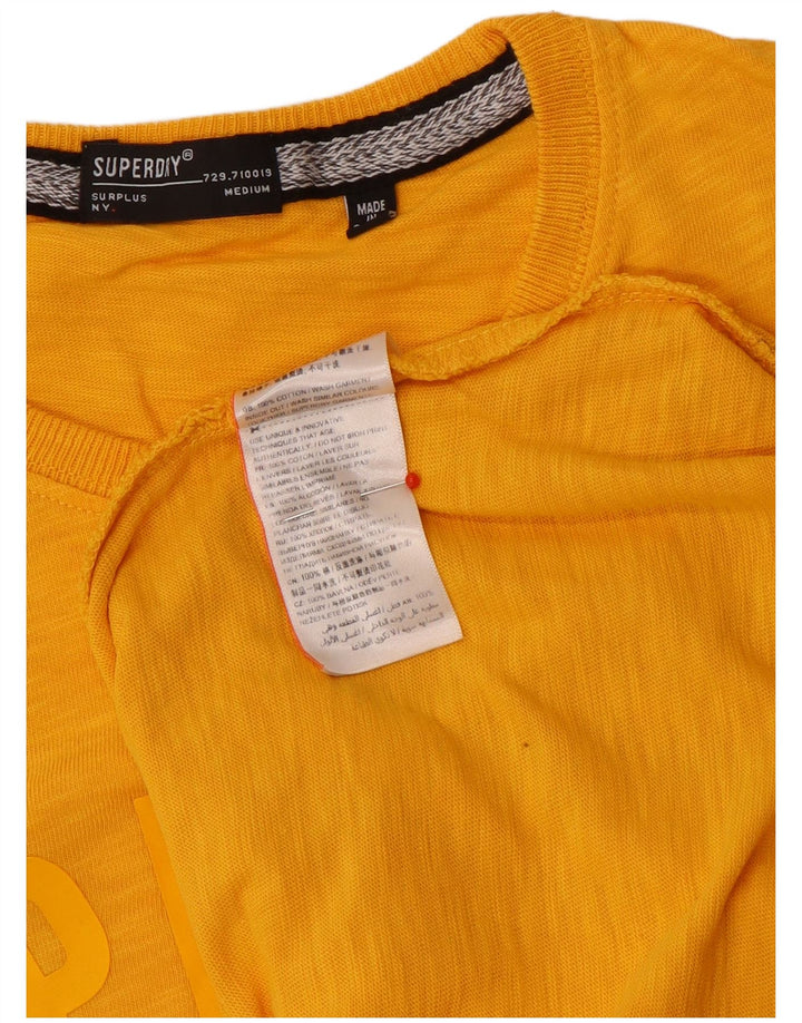 Camiseta masculina Superdry com estampa gráfica de algodão manchado amarelo médio