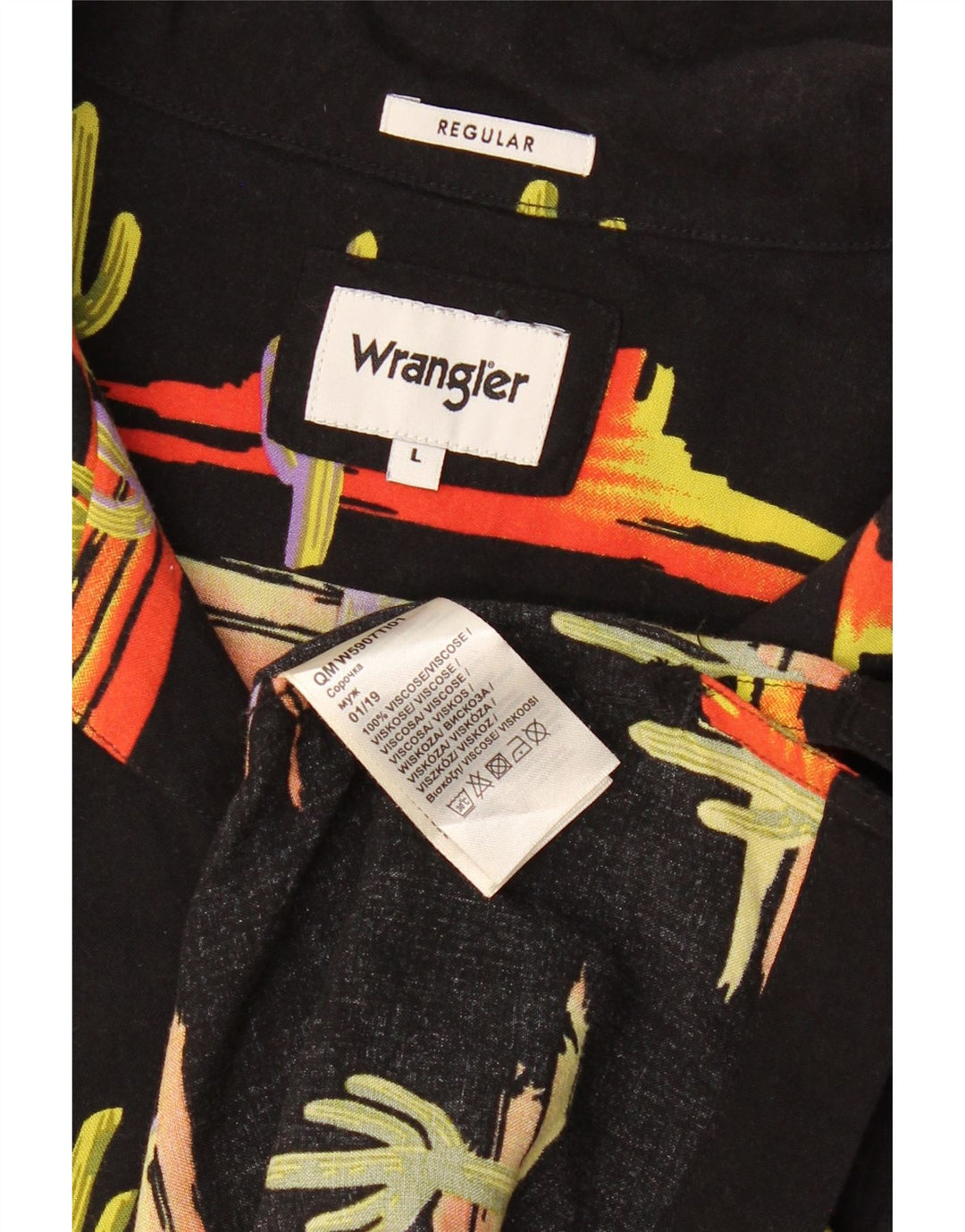 Camisa masculina de manga curta com padrão abstrato regular WRANGLER preta grande