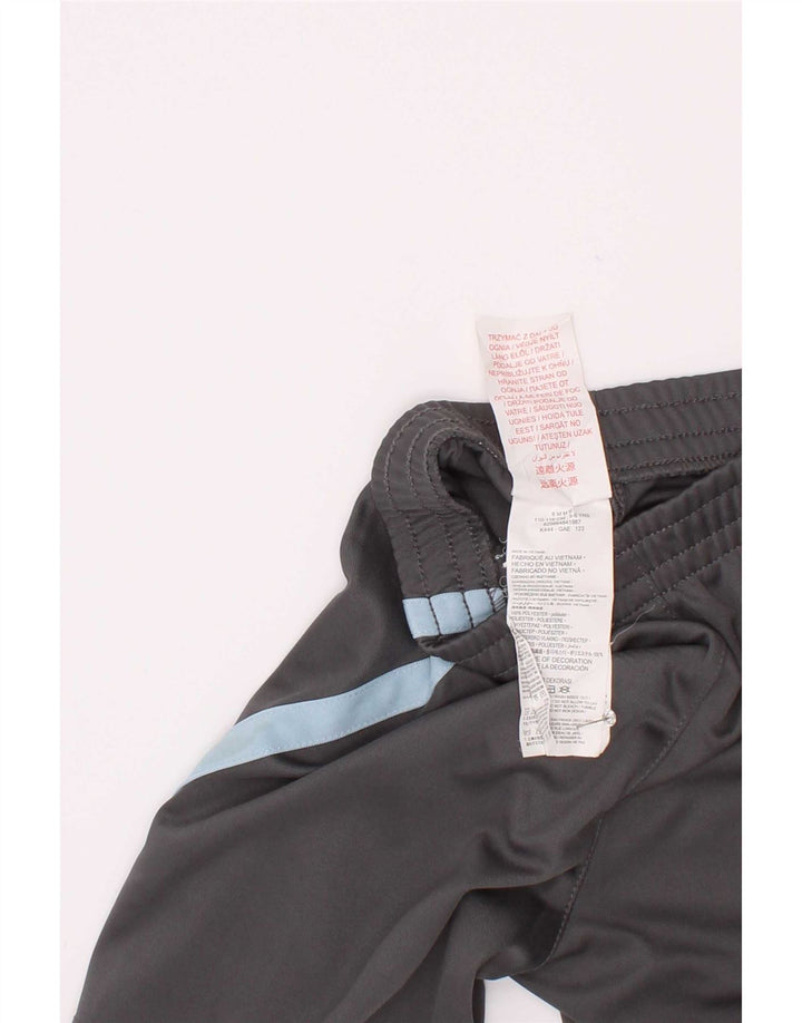 Shorts esportivos Nike Boys 5-6 anos cinza colorblock poliéster