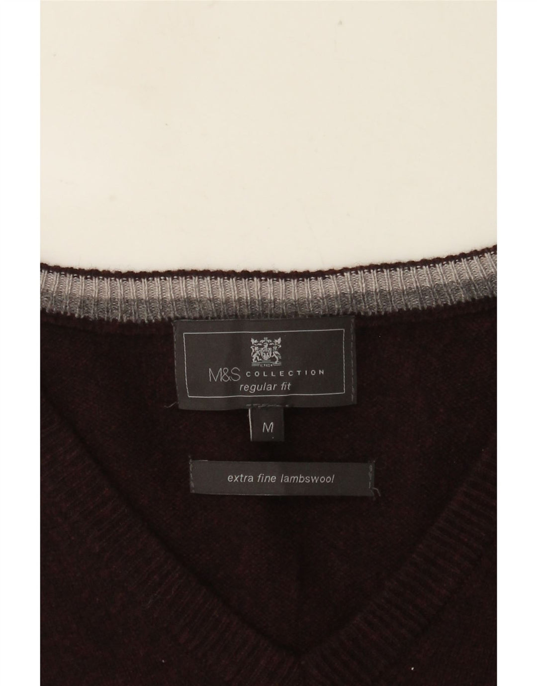 Marks & Spencer Regata masculina de ajuste regular, regata média de lã de cordeiro cor de vinho