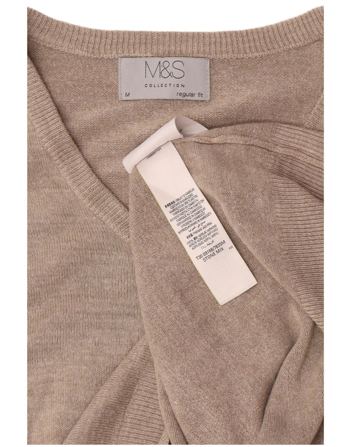 Suéter masculino Marks & Spencer com ajuste regular e decote em V, médio bege salpicado