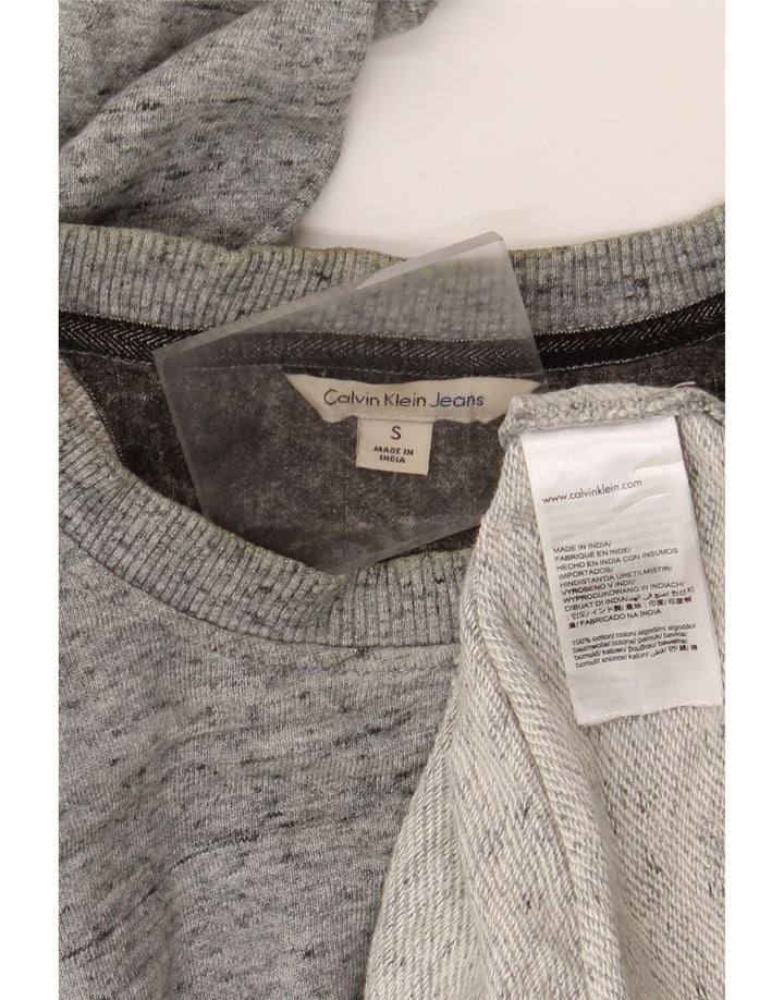 CALVIN KLEIN JEANS Suéter gráfico masculino pequeno cinza manchado