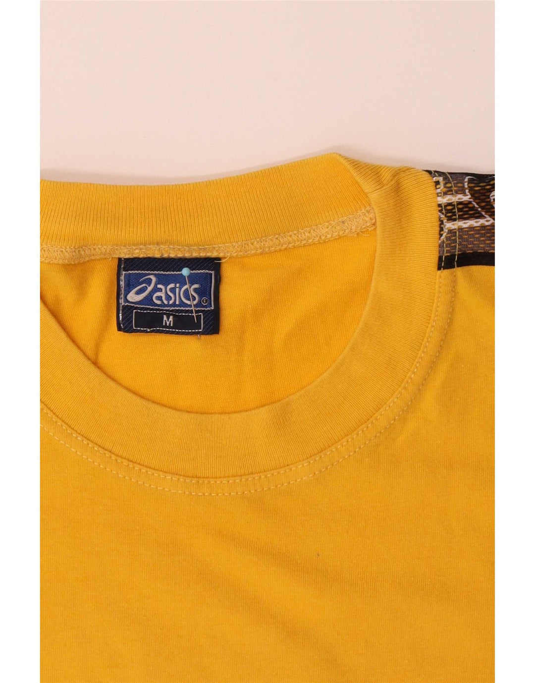 Camiseta gráfica masculina Asics Top médio amarelo colorblock algodão