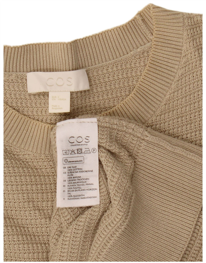 Suéter masculino Cos com gola canoa e algodão bege pequeno