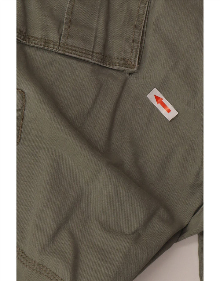 Bermuda masculina Celio Graphic Cargo W32 verde médio