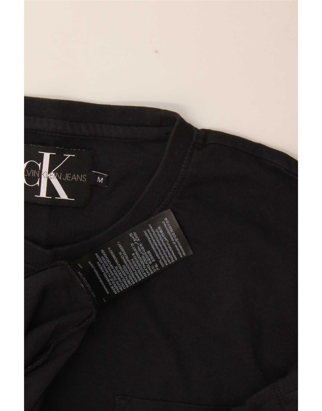 Calvin Klein Camiseta masculina gráfica Top médio algodão preto