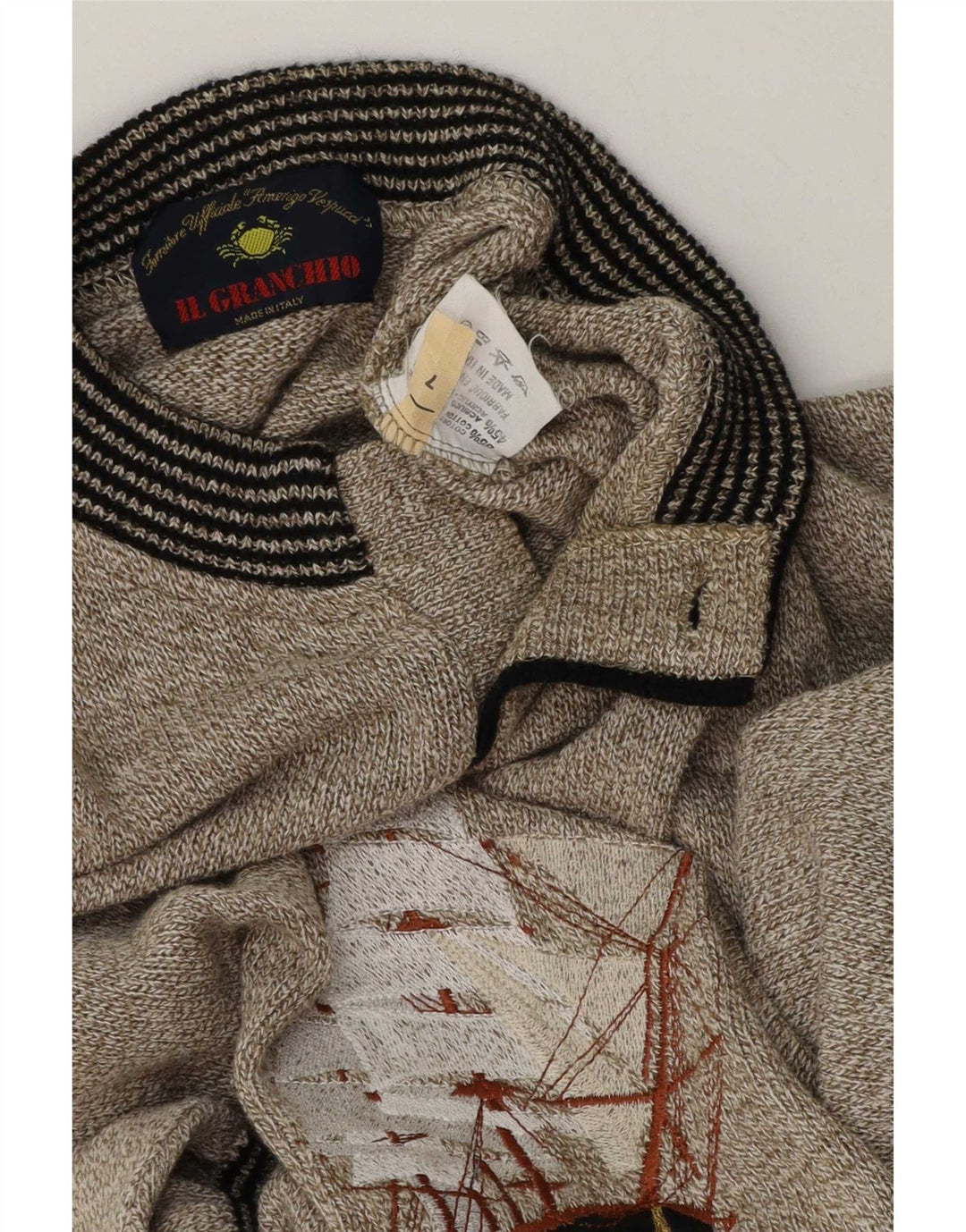 Il Granchio Suéter masculino com gola redonda e botão grande cáqui salpicado