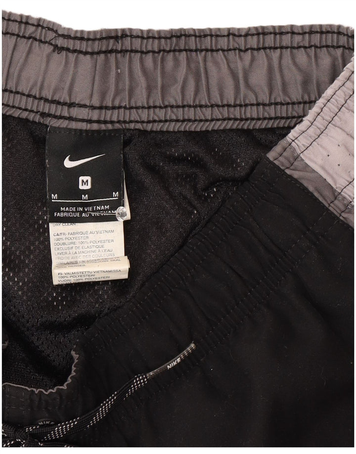 Shorts esportivos masculinos Nike médio preto colorblock poliéster