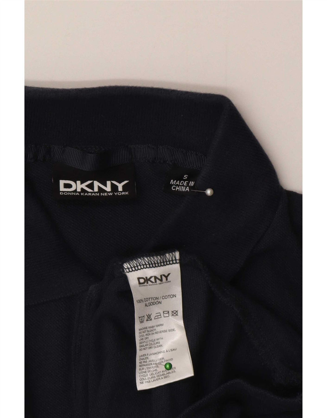 Dkny Camisa polo masculina gráfica pequena algodão azul marinho