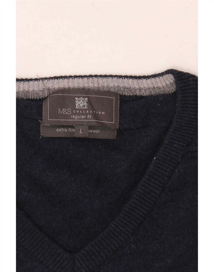 Suéter masculino Marks & Spencer de ajuste regular com decote em V grande azul marinho