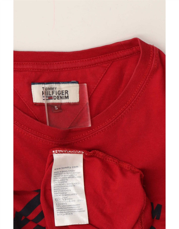 Camiseta masculina Tommy Hilfiger com estampa gráfica pequena de algodão vermelho