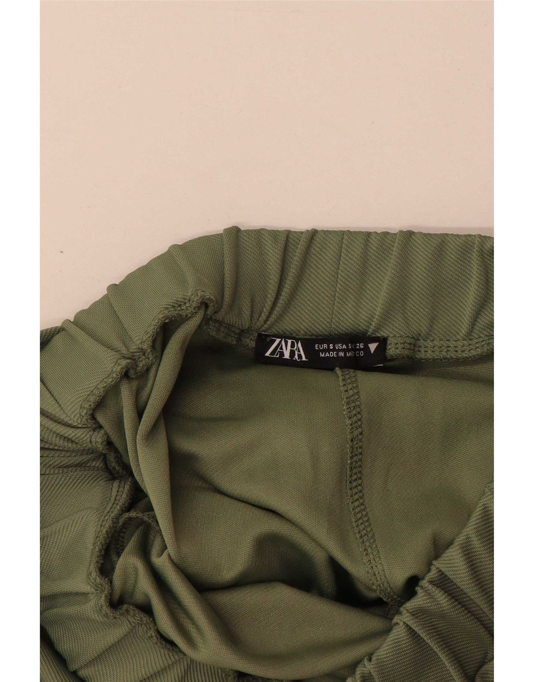 Calça cargo feminina Zara com perna larga pequena W26 L29 poliéster verde