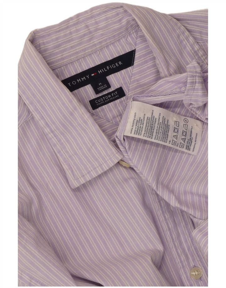 Camisa masculina Tommy Hilfiger Custom Fit de algodão listrado roxo médio
