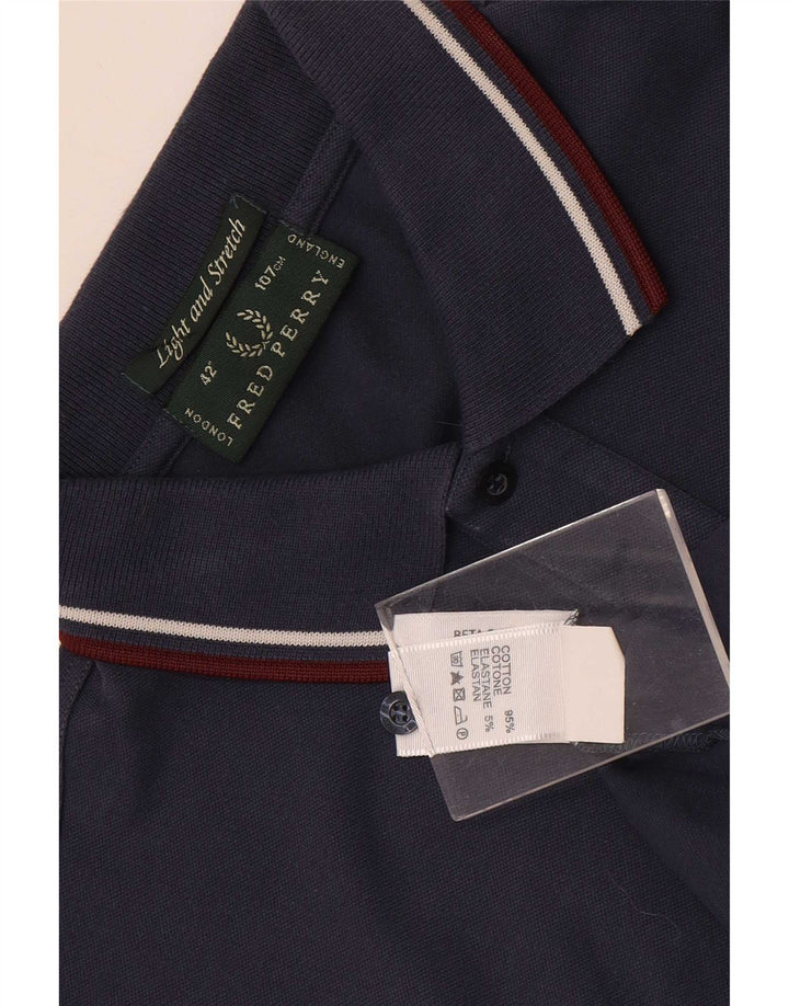 Camisa polo masculina leve e elástica Fred Perry de algodão azul marinho médio
