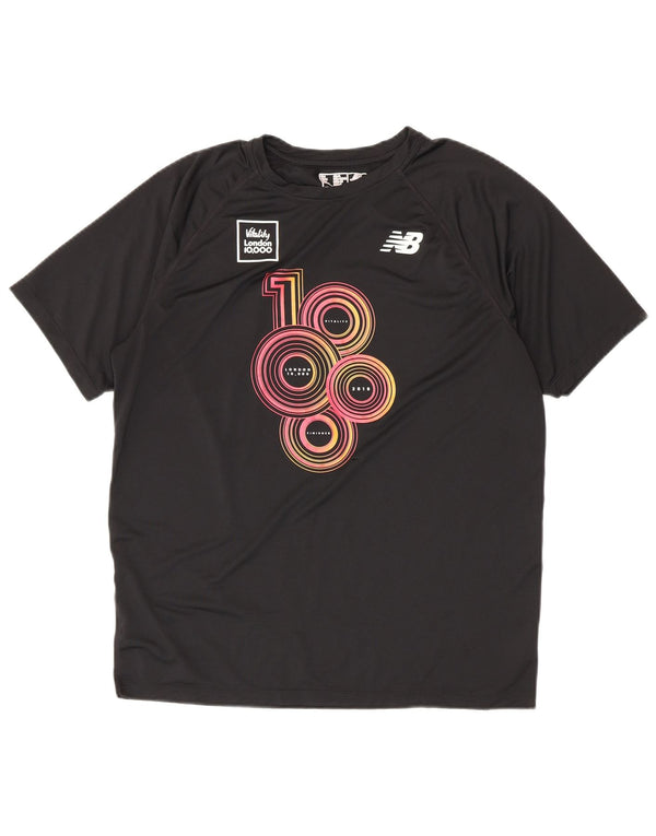 Camiseta gráfica masculina New Balance grande poliéster preto