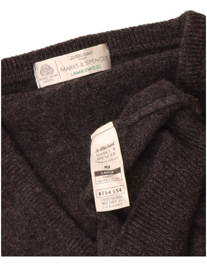Suéter masculino Marks & Spencer com decote em V grande lã de cordeiro manchada cinza