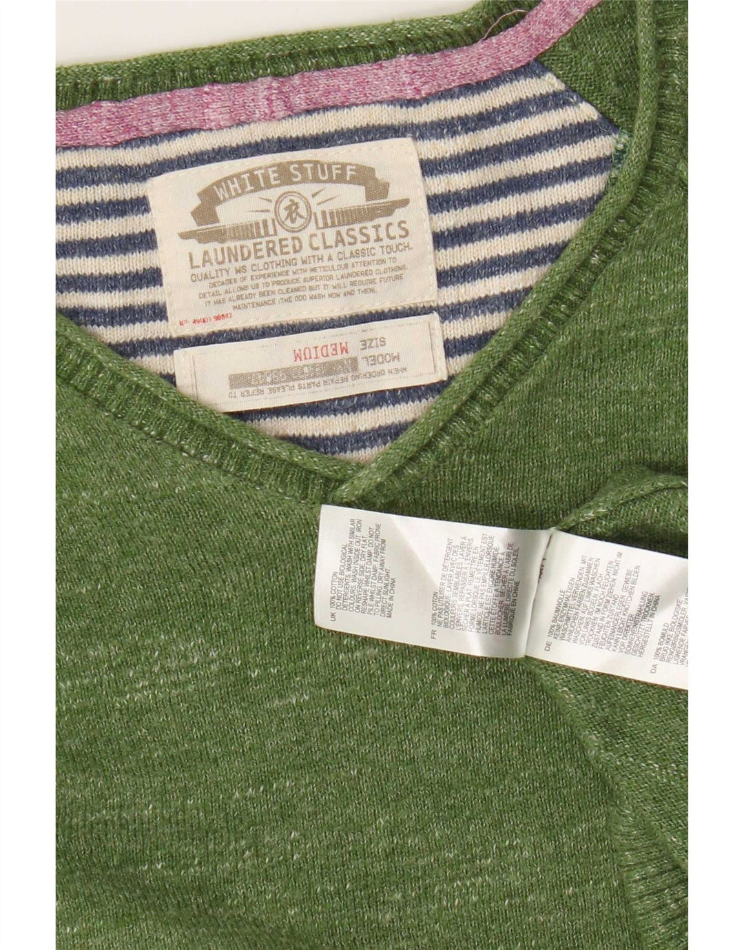 Suéter masculino branco com decote em V, ajuste regular, algodão verde médio