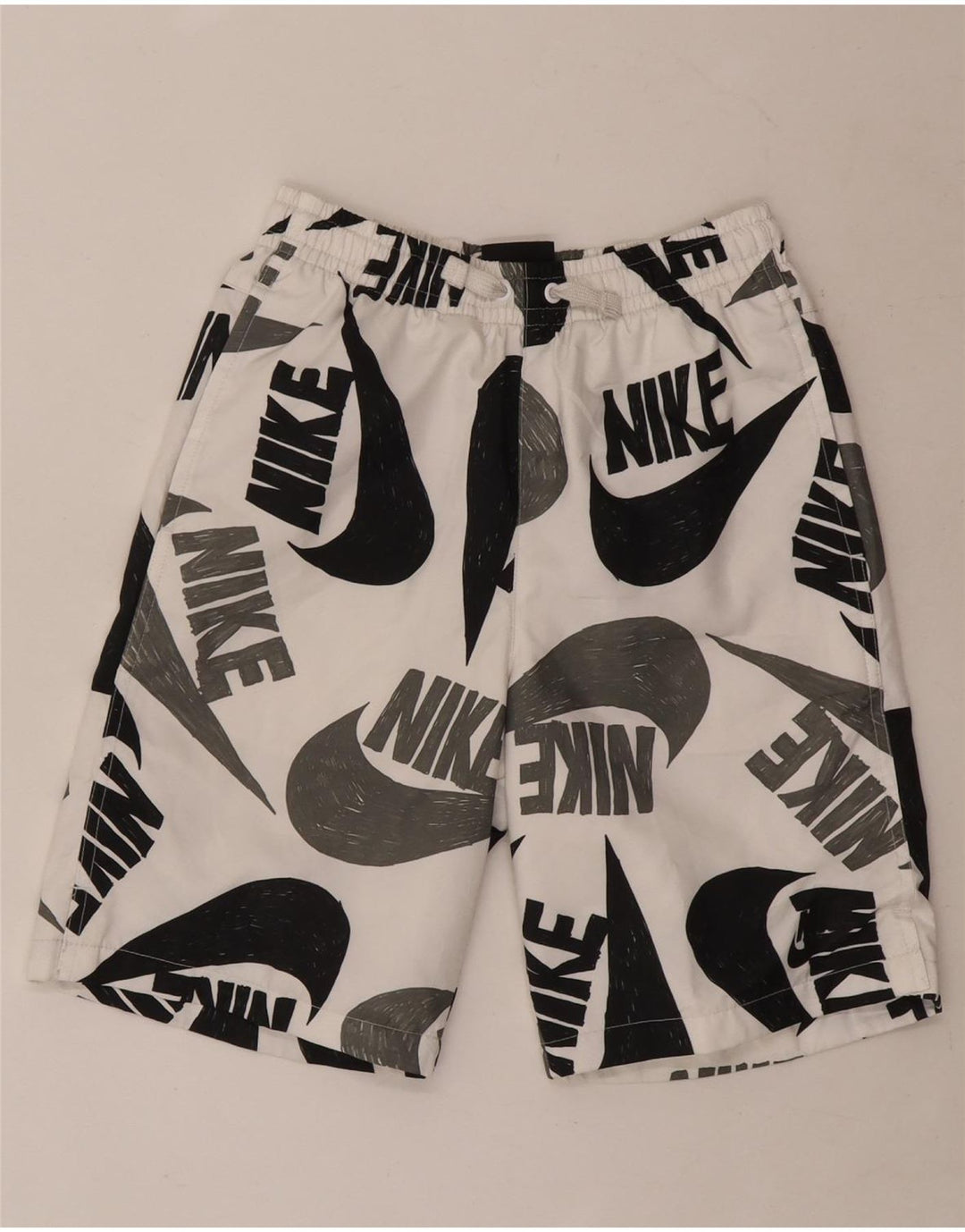 Shorts esportivos gráficos Nike Boys 12-13 anos grandes de poliéster branco