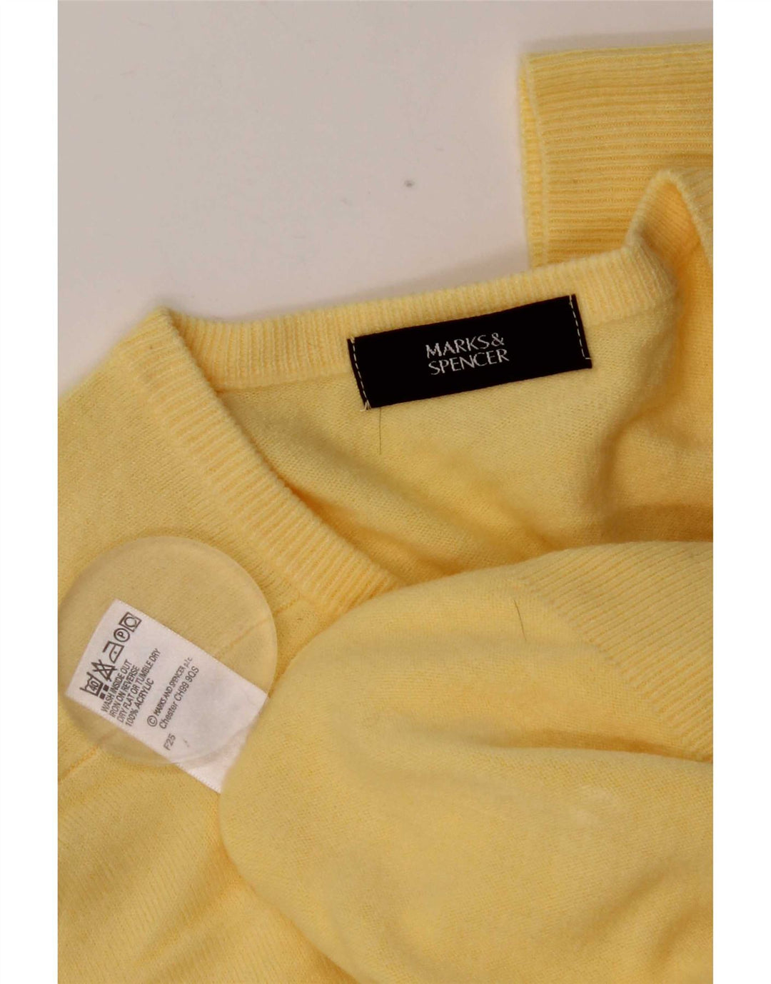 Suéter masculino Marks & Spencer com decote em V acrílico amarelo médio