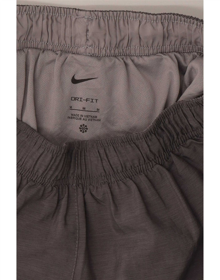 Shorts esportivos femininos Nike UK 12 cinza médio colorblock poliéster