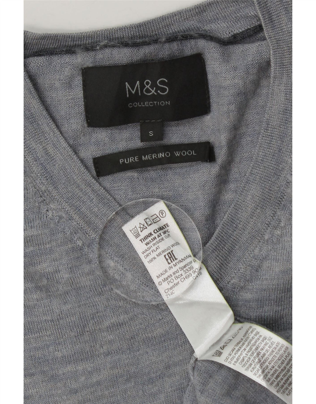 Suéter masculino Marks & Spencer com decote em V, lã merino manchada azul pequena