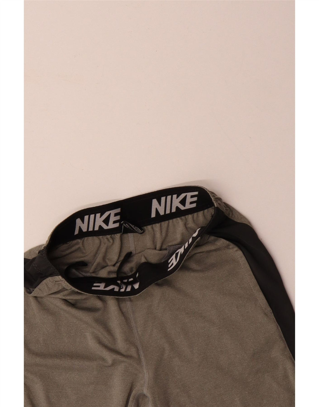 Shorts esportivos NIKE para meninos Dri Fit 12-13 anos grande cinza colorblock