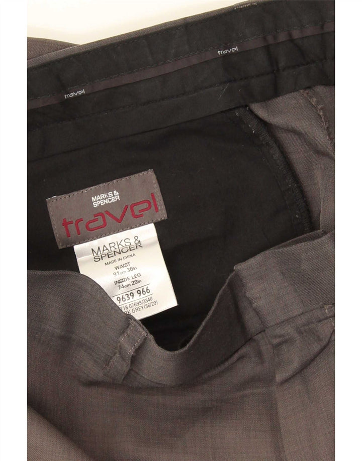 Calça chino reta masculina Marks & Spencer W36 L29 poliéster cinza