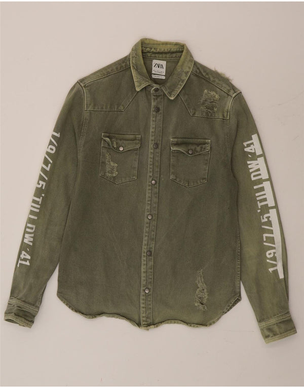 Camisa jeans masculina Zara com estampa gráfica envelhecida pequena verde algodão colorblock