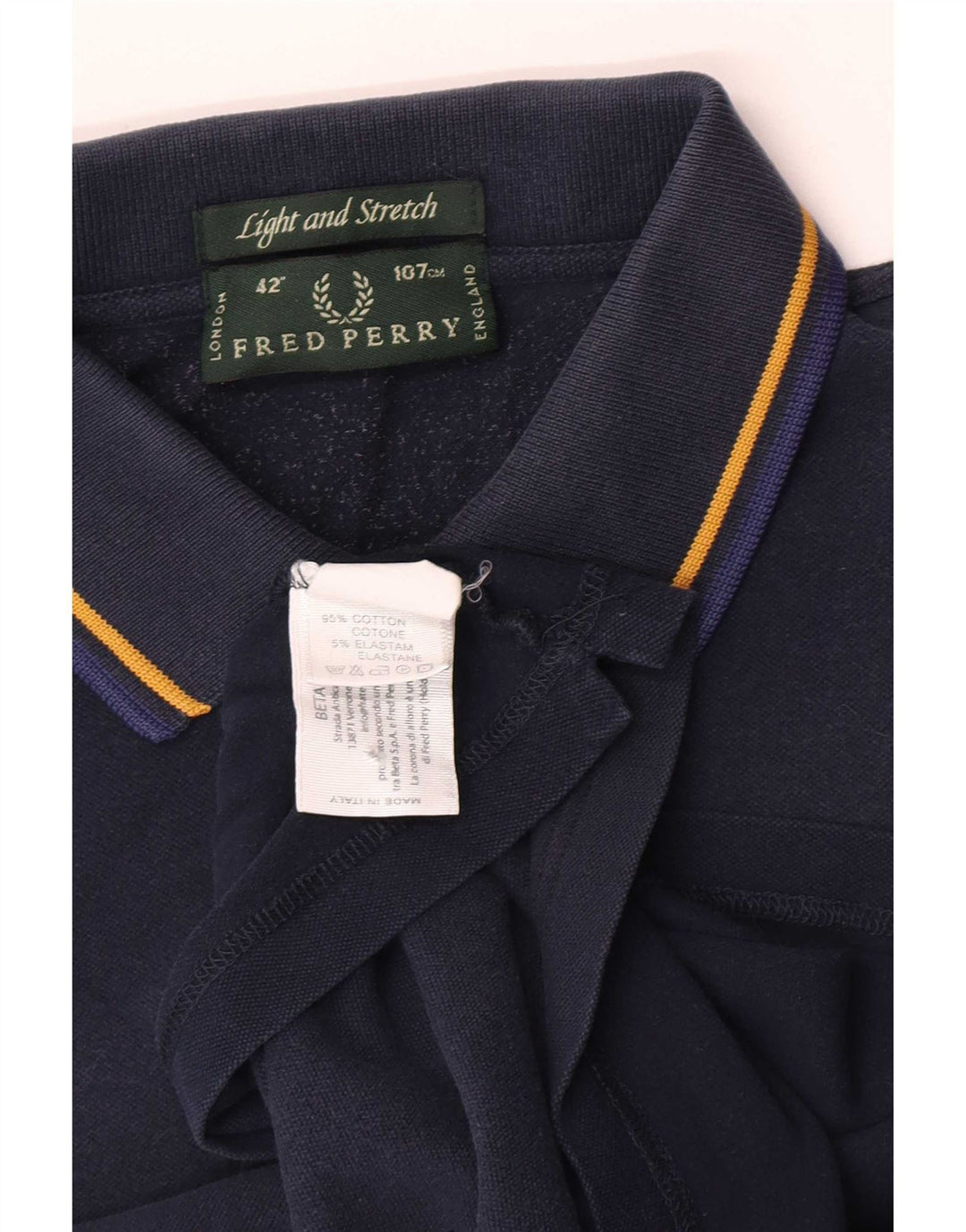 Camisa polo masculina leve e elástica Fred Perry de algodão azul marinho médio