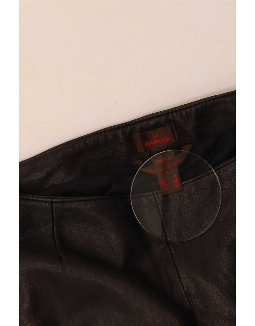 Calça feminina Danier Flare de couro tamanho 8 W24 L31 preta