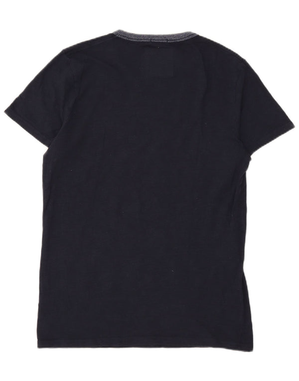 Camiseta masculina Hollister com estampa gráfica pequena de algodão azul marinho