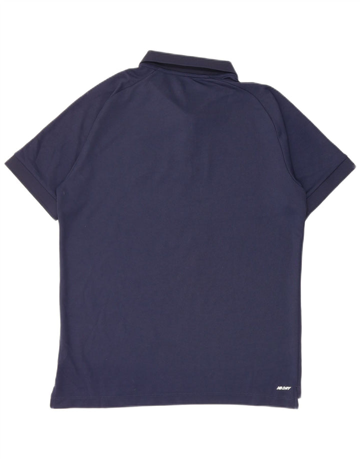 Camisa pólo gráfica masculina New Balance poliéster azul marinho médio