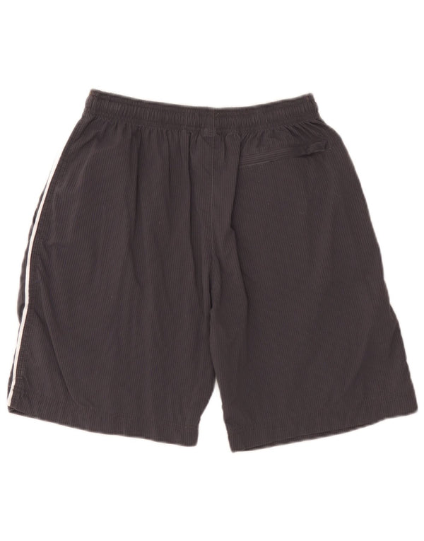 Shorts esportivos masculinos Nike pequenos listrados cinza
