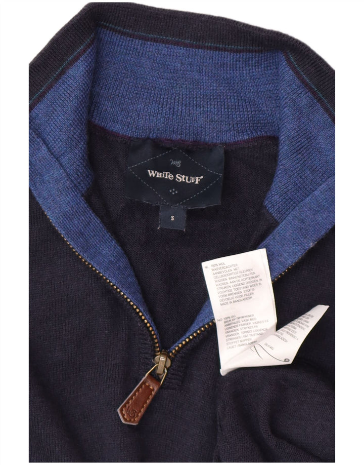 Suéter masculino branco com zíper e gola pequena de lã azul marinho