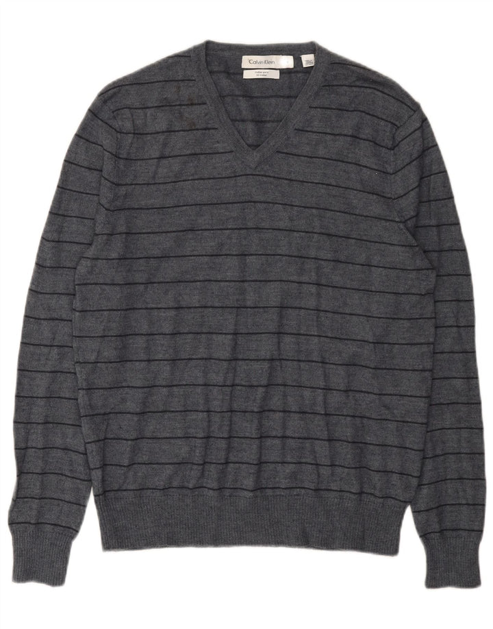 Suéter masculino Calvin Klein com decote em V, lã merino listrada cinza médio