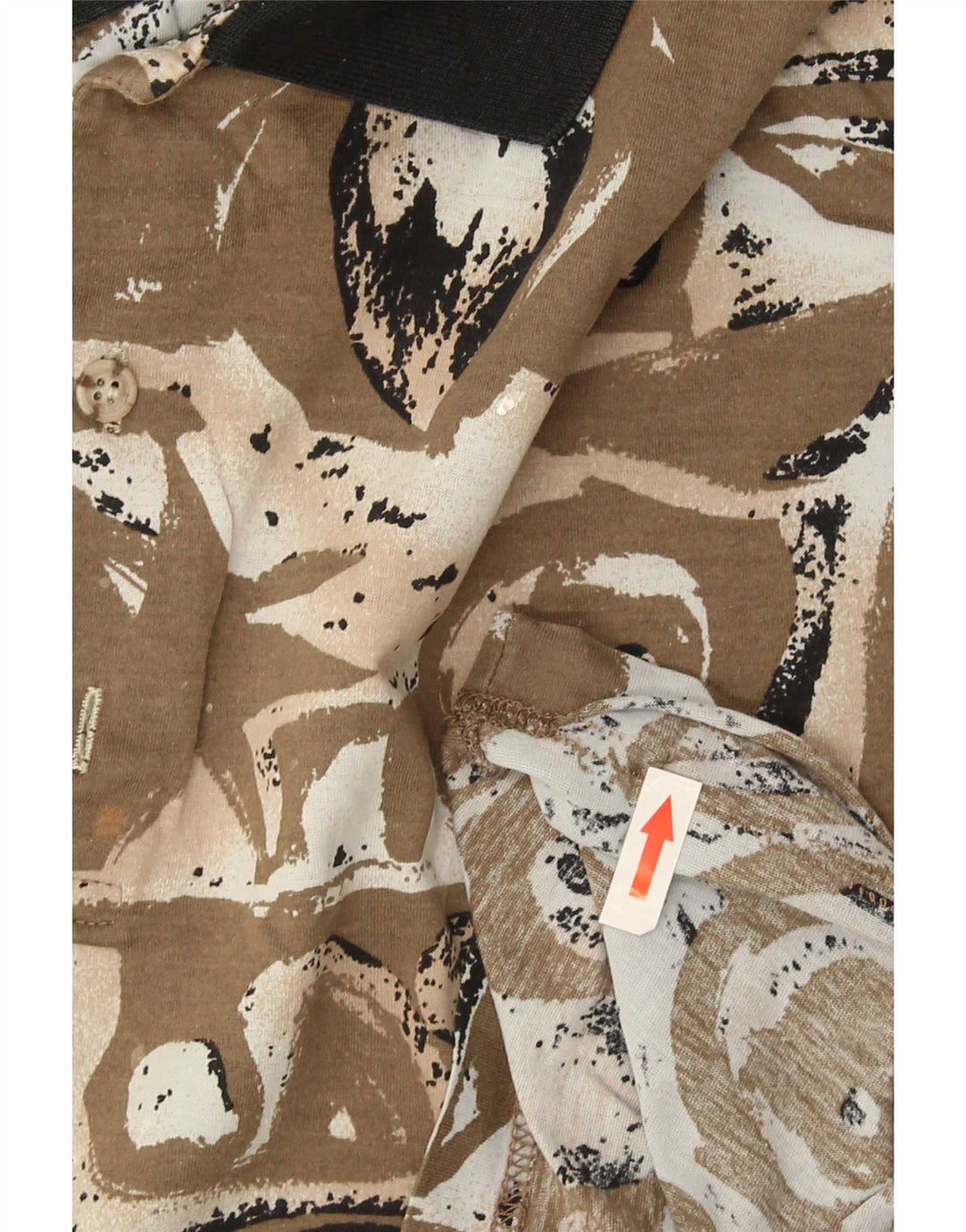 Camisa polo masculina vintage com padrão abstrato grande marrom manchada