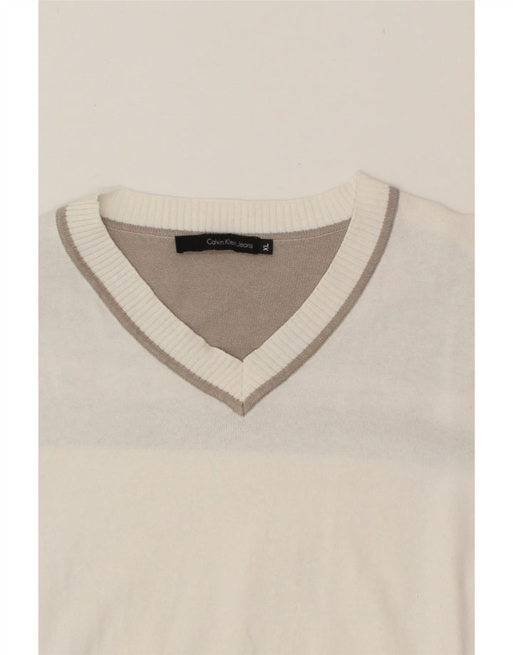 CALVIN KLEIN Mens Graphic V-Neck Jumper Sweater XL White Colourblock Vintage Calvin Klein and Second-Hand Calvin Klein from Messina Hembry 
