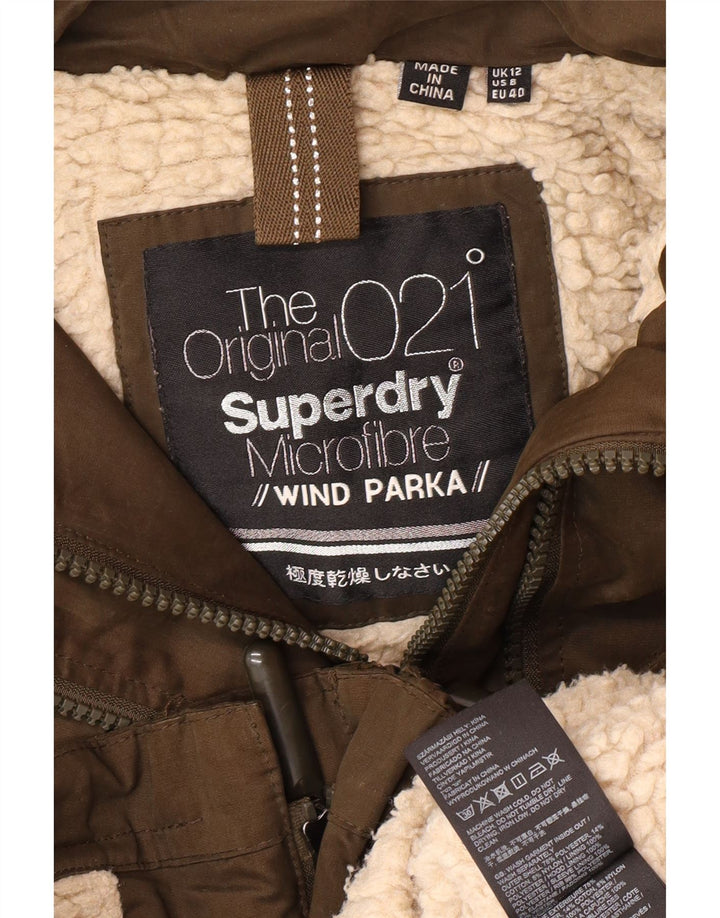 Jaqueta corta-vento feminina SUPERDRY com capuz gráfico Reino Unido 12 médio cáqui
