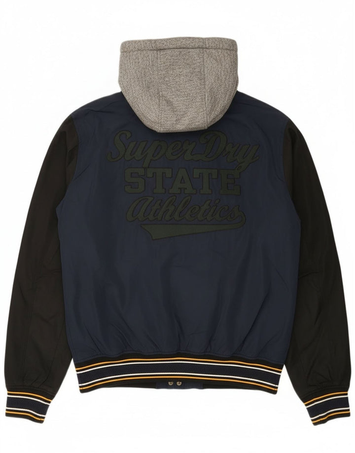 Jaqueta masculina Superdry Graphic Varsity UK 40 grande bloco colorido azul marinho