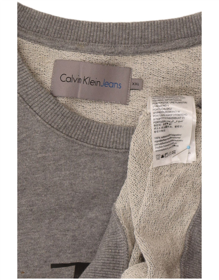 CALVIN KLEIN JEANS Suéter gráfico masculino 2XL algodão cinza