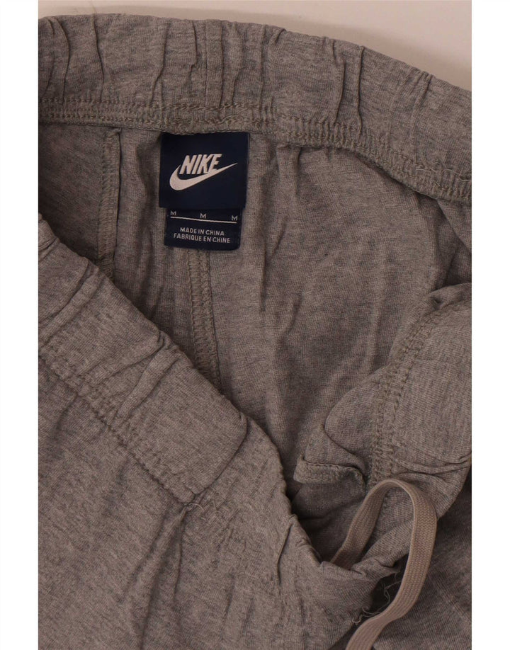 Shorts esportivos masculinos Nike cinza médio