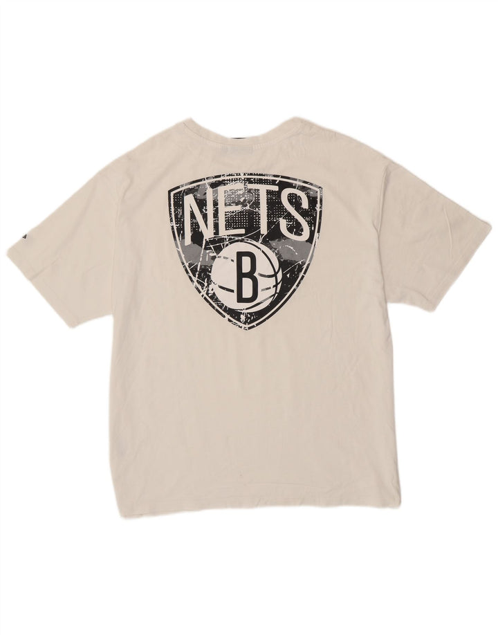 Camiseta masculina New Era Brooklyn Nets com estampa gráfica grande branca