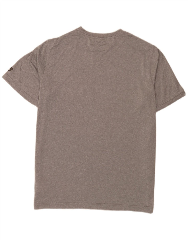 Camiseta gráfica masculina New Balance XL poliéster cinza