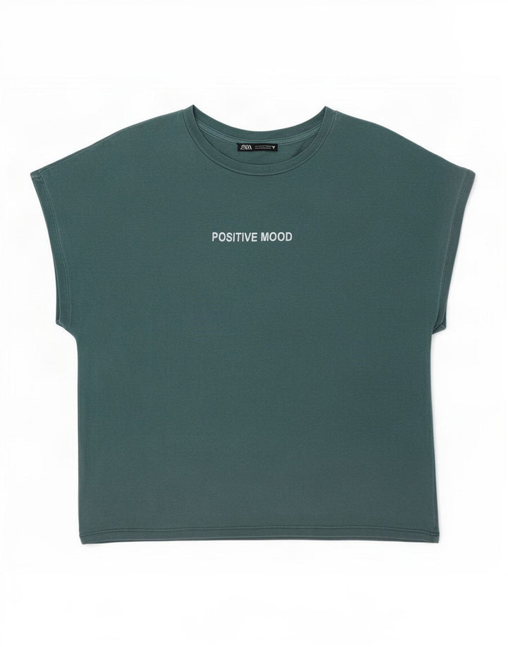 Camiseta feminina Zara com estampa gráfica pequena verde