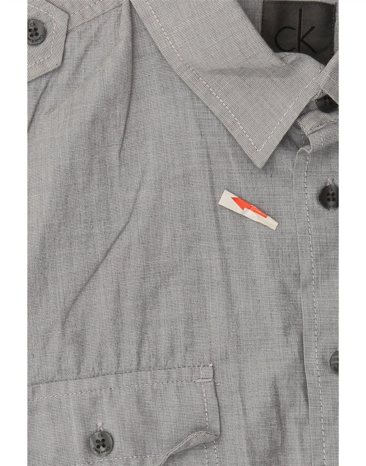 Camisa militar masculina de manga curta Calvin Klein algodão cinza médio