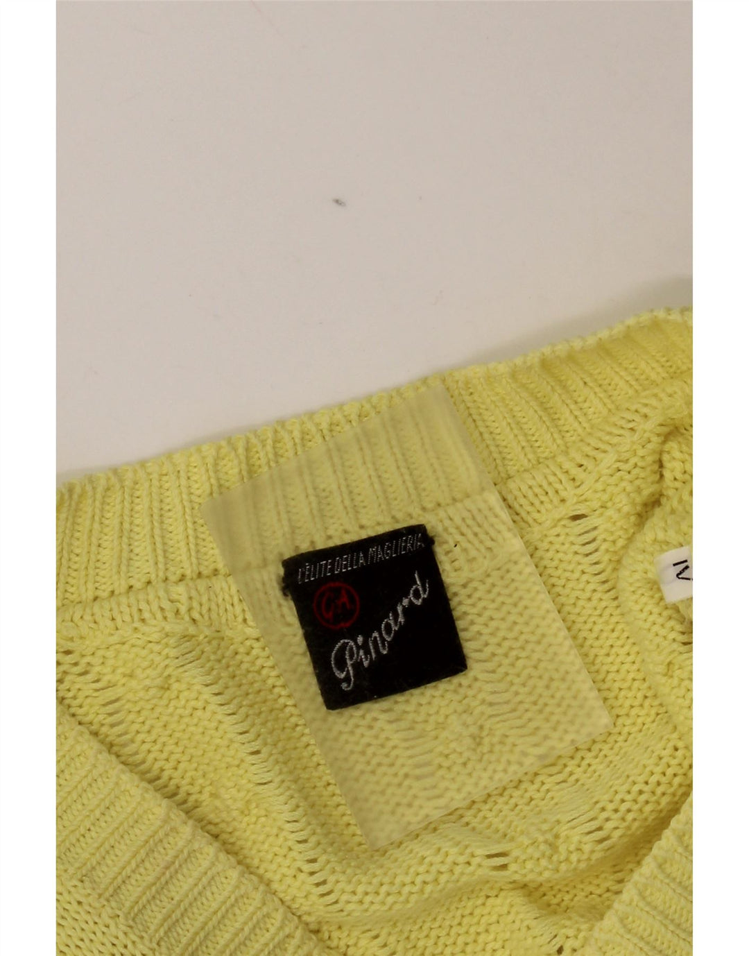 Suéter masculino C&A com decote em V amarelo médio