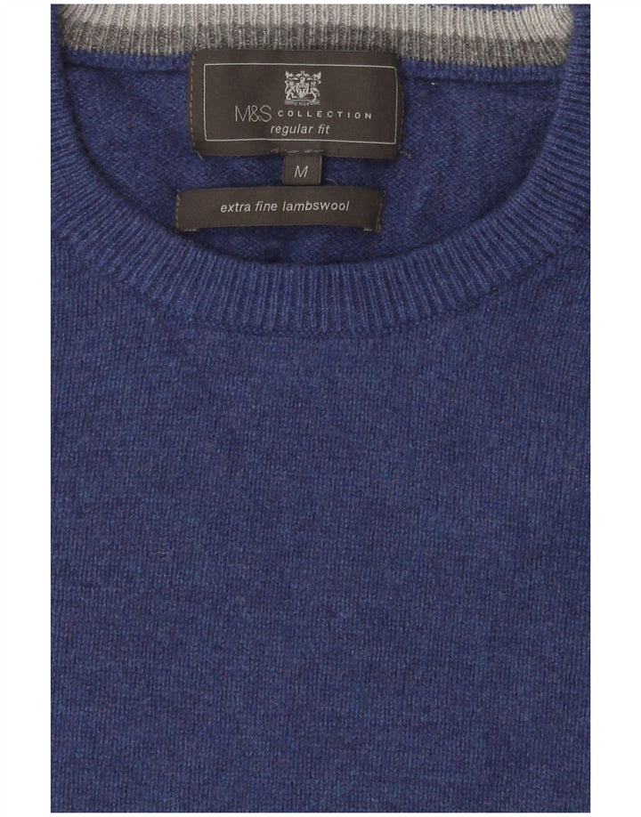 Suéter masculino Marks & Spencer de ajuste regular com gola redonda de lã azul médio