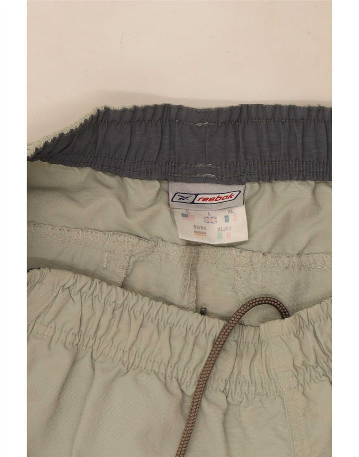 Shorts esportivos masculinos Reebok grandes cinza