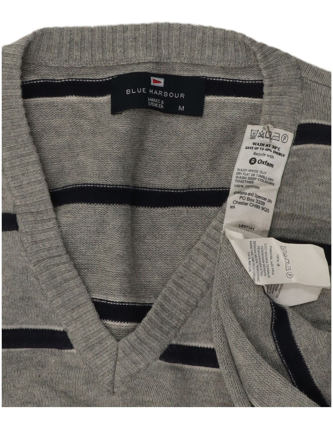 Suéter masculino Marks & Spencer Blue Harbor com decote em V listrado cinza médio